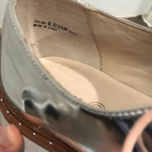 Chinese Laundry - Shiny Silver Platform Loafer Shoes - Size 8.5M - Picture 2 of 5